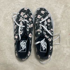 CUTE FLORAL VANS SHOES NEW WITH BOX, Size 6 Womens/4.5 Mens